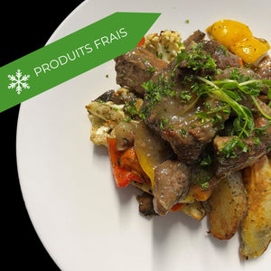 
                  
                    Sauté de veau aux pommes et à l'érable, pommes de terre rôties et légumes frais
                  
                