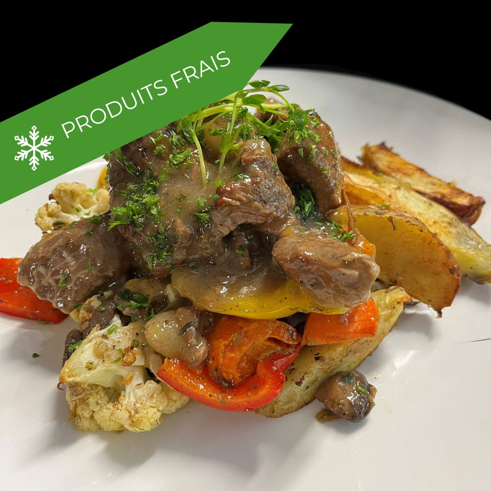 
                  
                    Sauté de veau aux pommes et à l'érable, pommes de terre rôties et légumes frais
                  
                