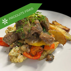 
                  
                    Sauté de veau aux pommes et à l'érable, pommes de terre rôties et légumes frais
                  
                