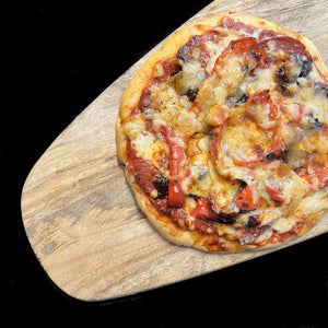 
                  
                    Pizza maison, pizza artisanale, pizza avec chorizo iberique, pret à manger
                  
                